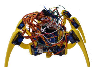 Robot con ruedas programado por estudiantes