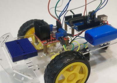 Robot con sensores creado en clase de electrónica