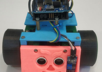 Robot articulado creado por alumnos avanzados